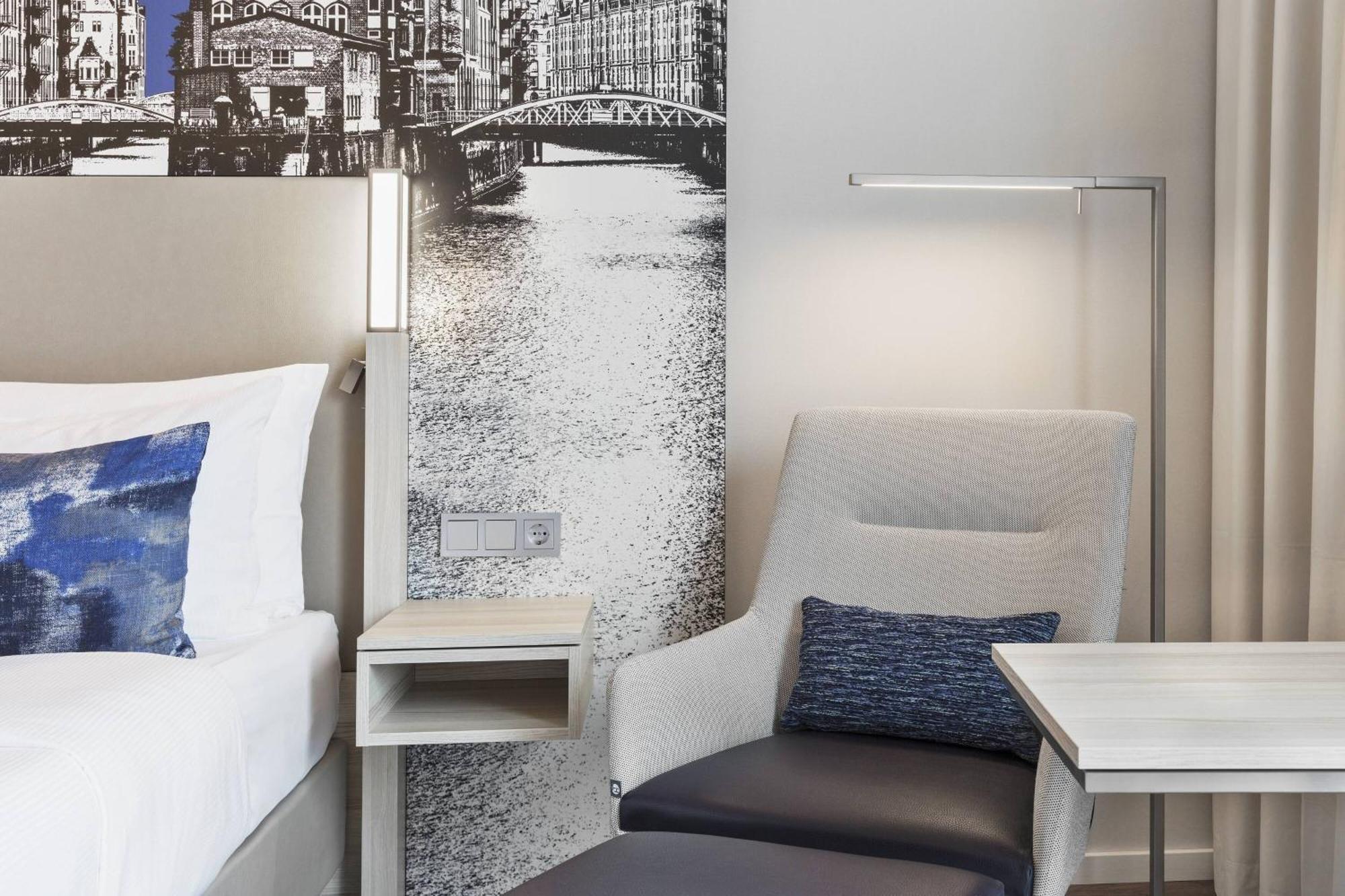 Courtyard By Marriott Hamburg City Exterior photo
