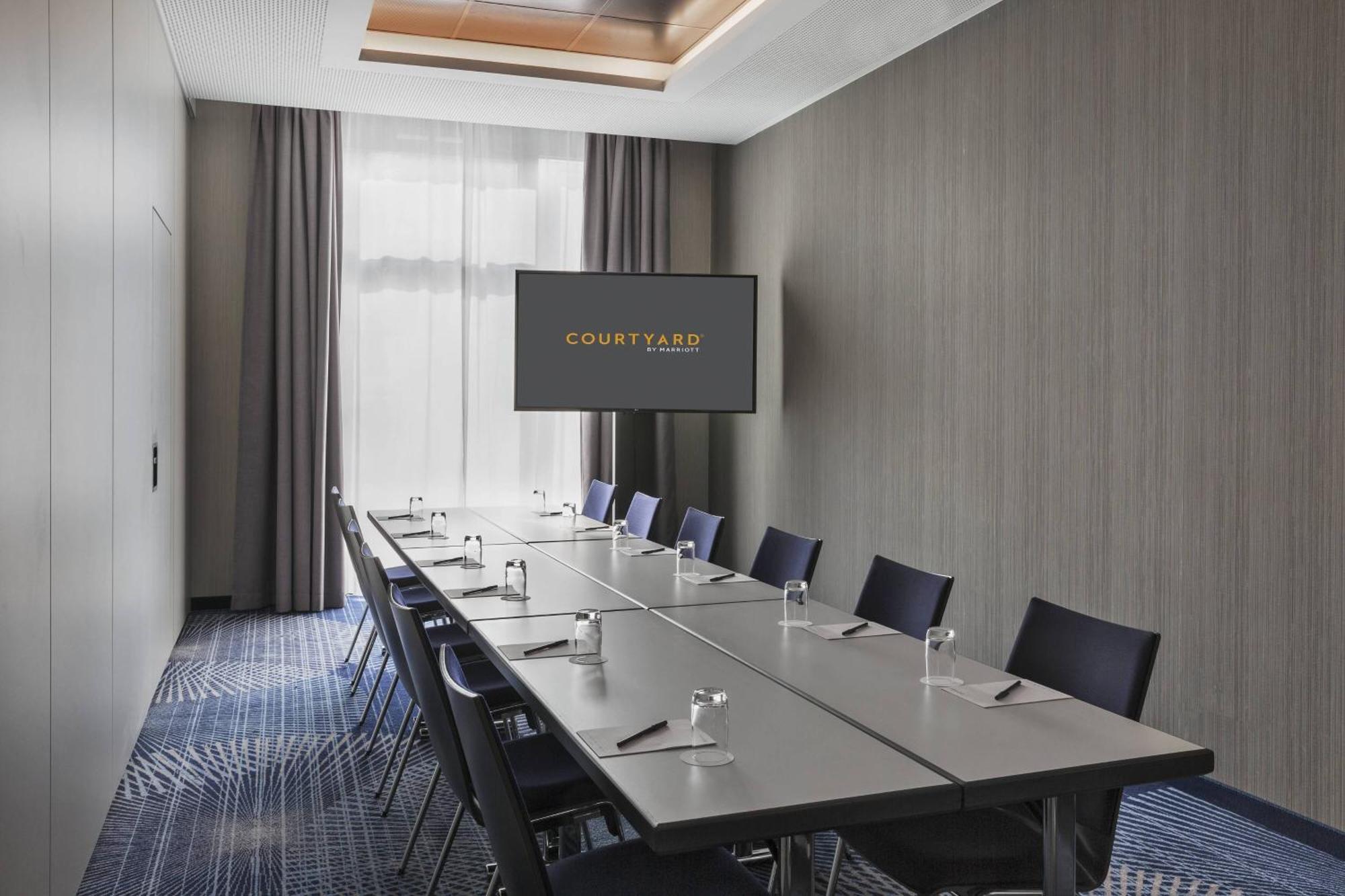 Courtyard By Marriott Hamburg City Exterior photo