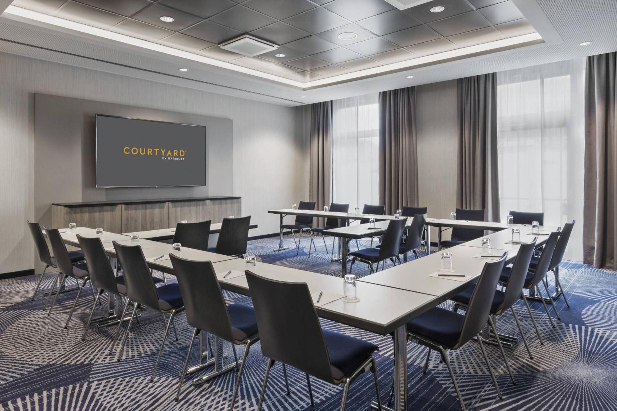 Courtyard By Marriott Hamburg City Exterior photo