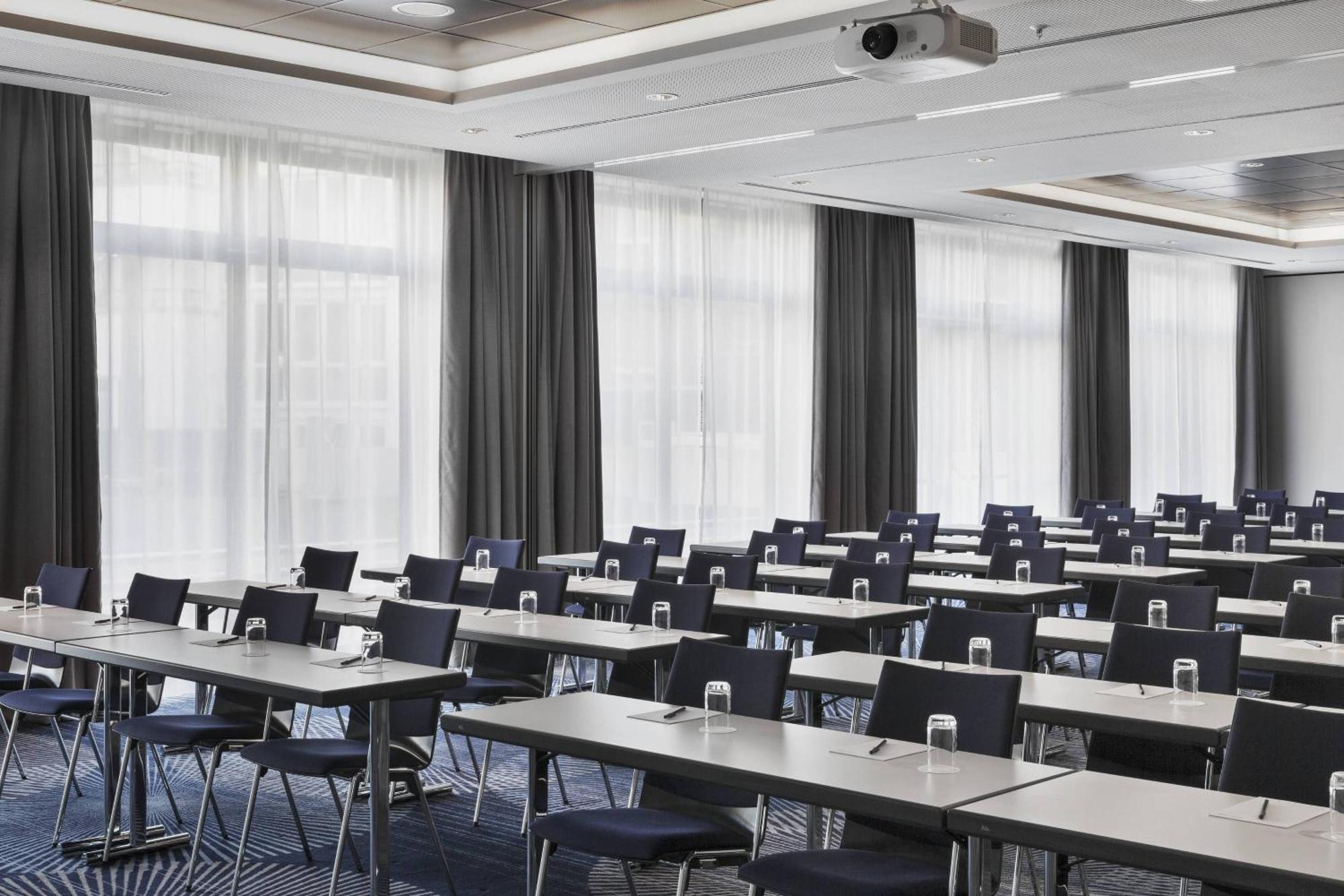 Courtyard By Marriott Hamburg City Exterior photo