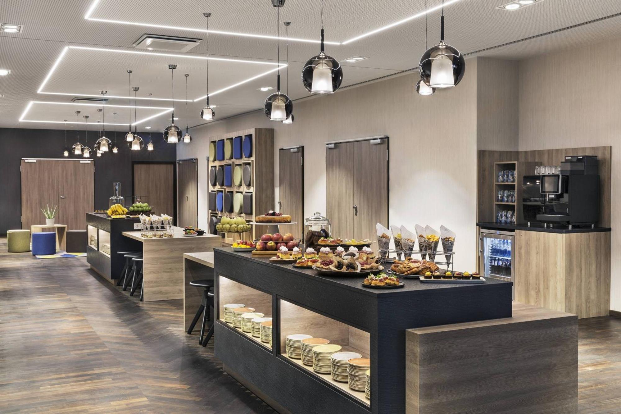 Courtyard By Marriott Hamburg City Exterior photo