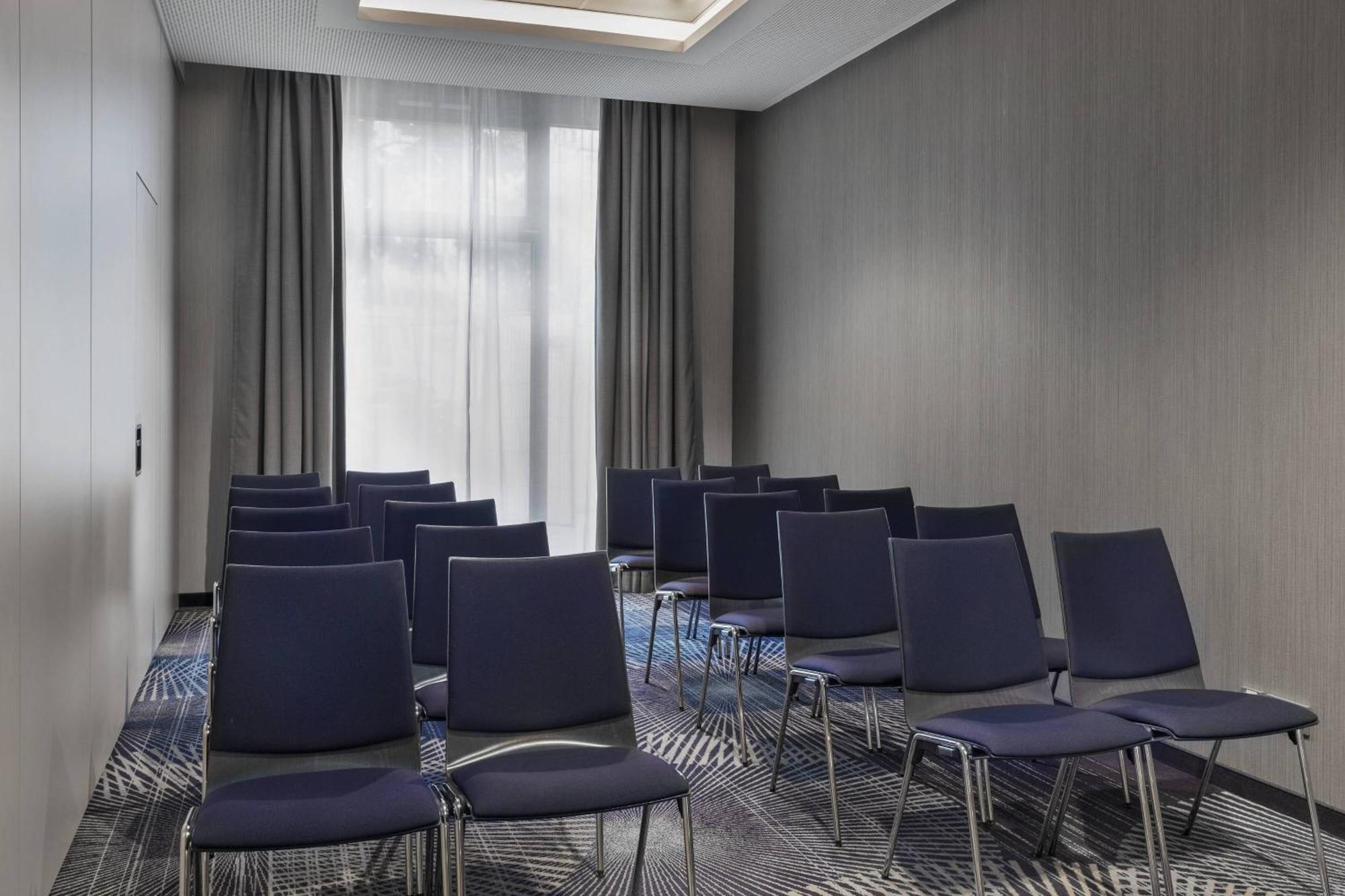 Courtyard By Marriott Hamburg City Exterior photo