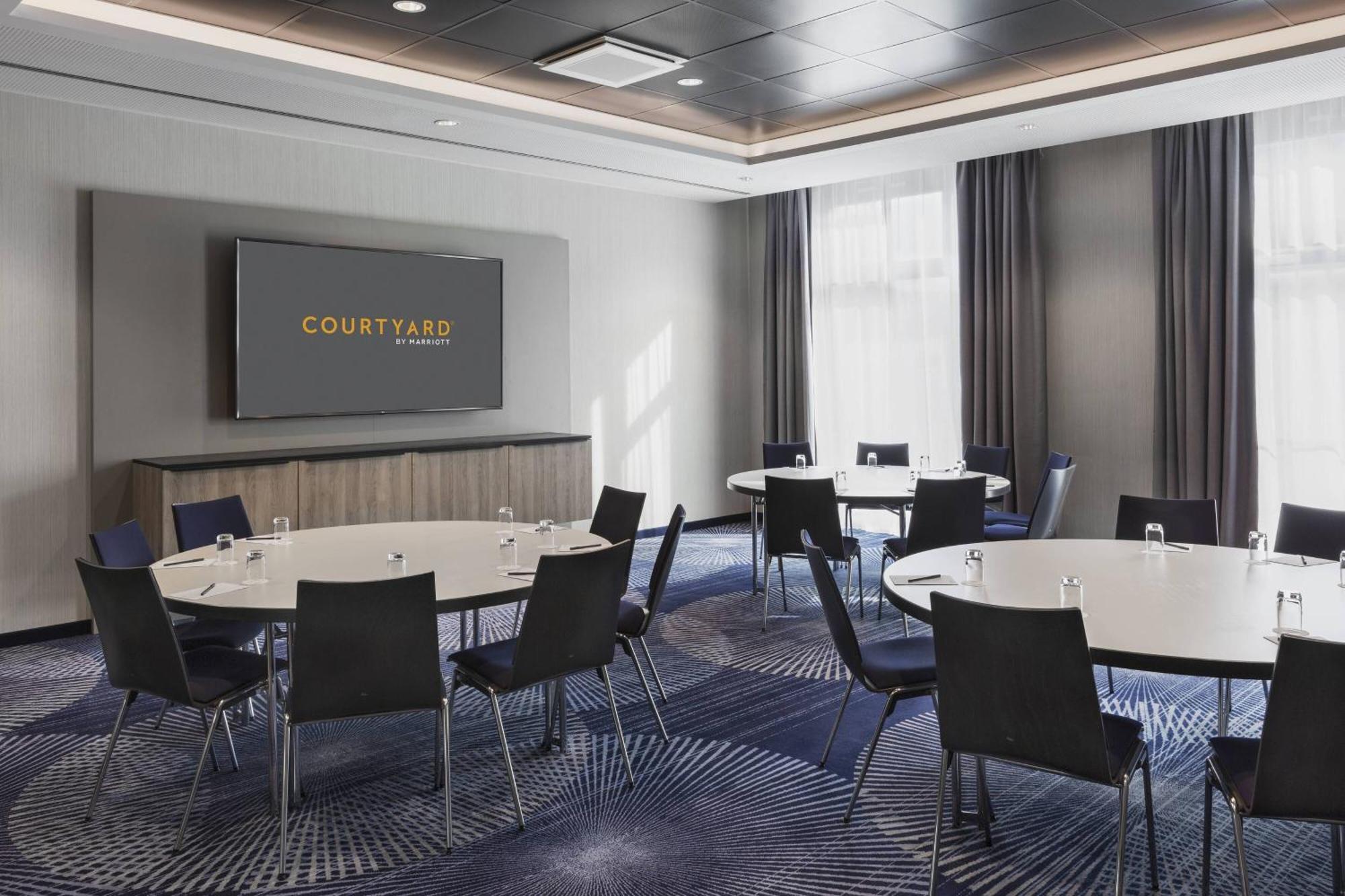 Courtyard By Marriott Hamburg City Exterior photo