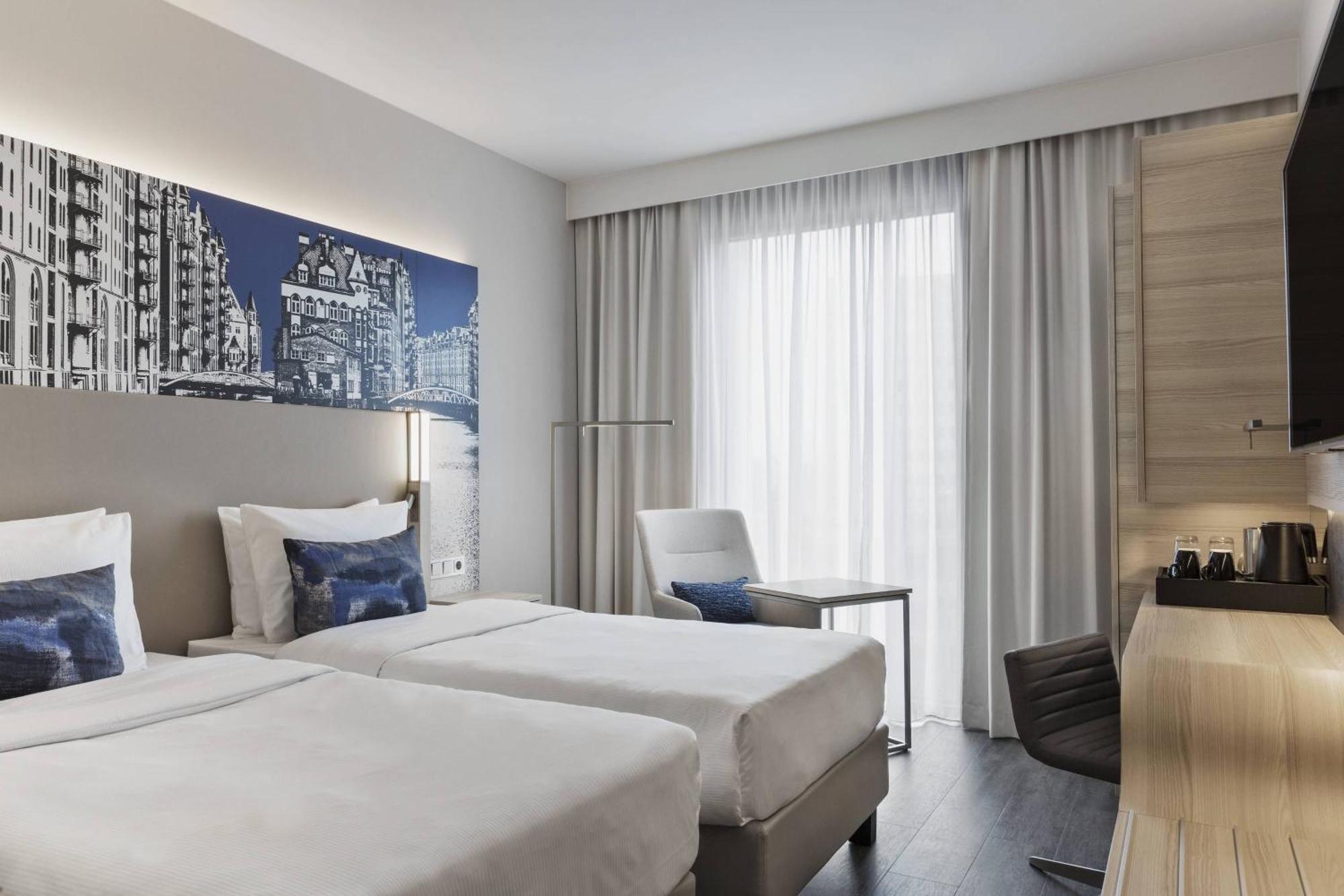 Courtyard By Marriott Hamburg City Exterior photo