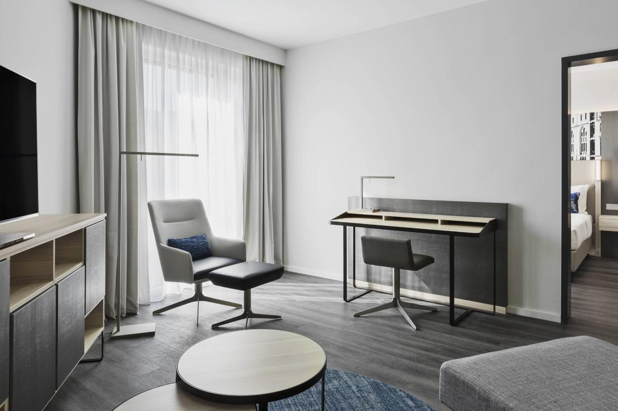 Courtyard By Marriott Hamburg City Exterior photo