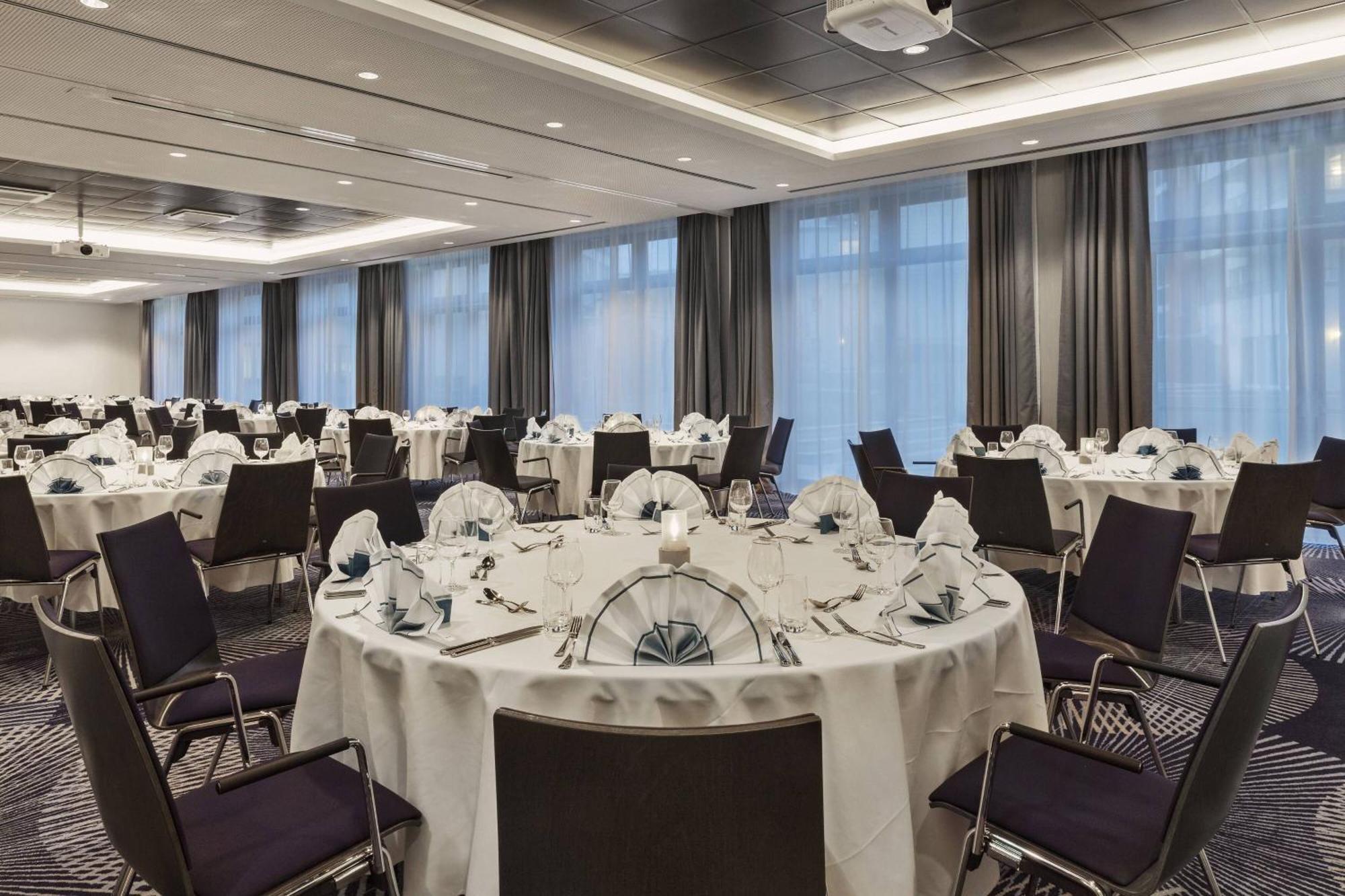 Courtyard By Marriott Hamburg City Exterior photo