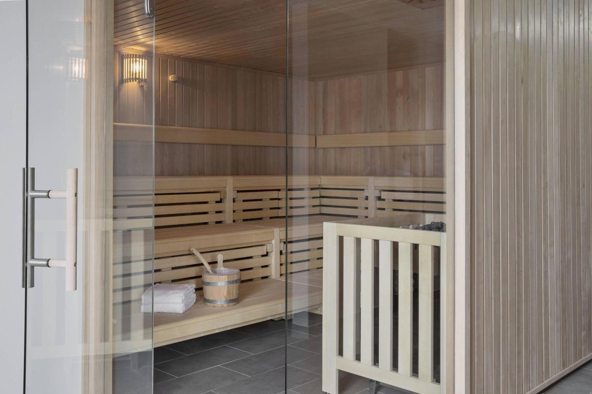 Courtyard By Marriott Hamburg City Exterior photo