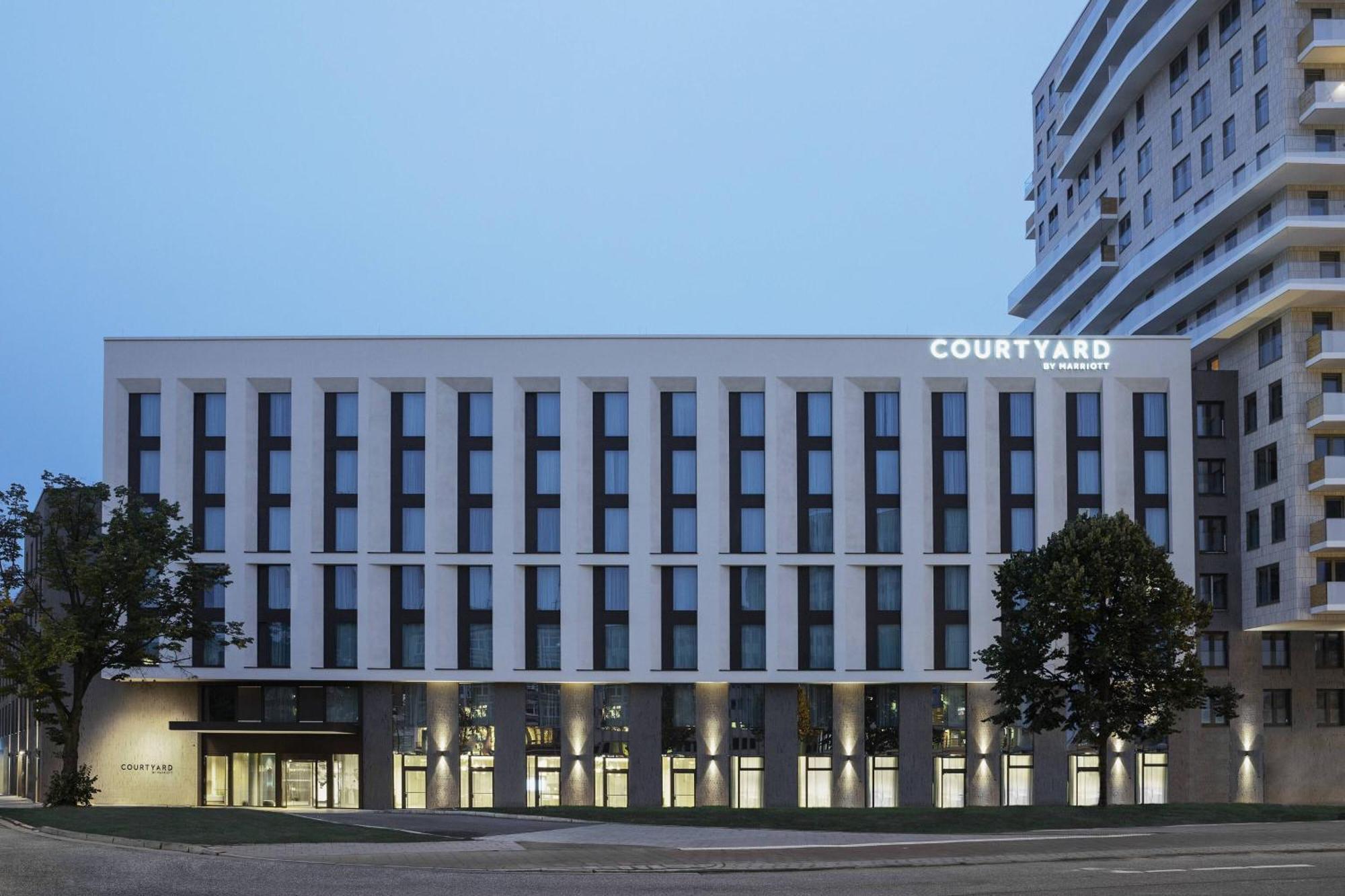 Courtyard By Marriott Hamburg City Exterior photo