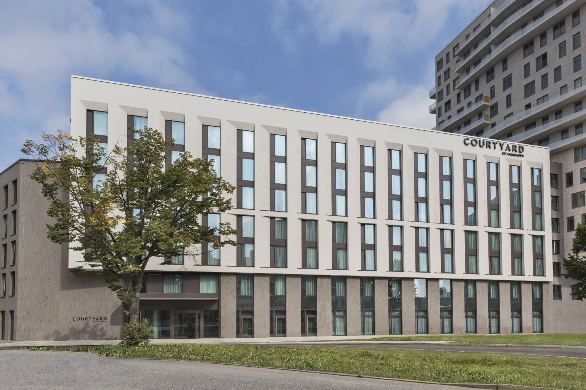 Courtyard By Marriott Hamburg City Exterior photo